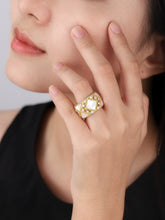 Load image into Gallery viewer, Natural Shell Ring
